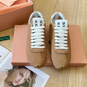 شقق فاخرة غير رسمية أحذية Mius Mius Women Designer Sneakers من جلد الغزال المدربين منصة منصة عالية الجودة