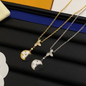 Luxury Crystal Shell Clover Pendant Chain Necklace Brand Designer Gold Silver Plated rostfritt stål Charm Chokers Elegant Women Jewerlry Wedding Present With Box