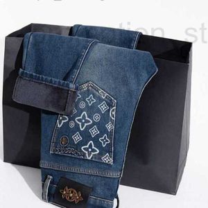 Herren-Jeans-Designer, luxuriöse Designer-Jeans für Herren, italienische Kleidung mit verdicktem Kuhfell und Samt zum Warmhalten, vielseitige, trendige Hose 60SF