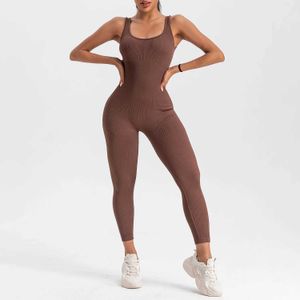 Dostyki damskie bezproblemowy zintegrowany żebrowany kombinezon dla damskiej jogi zestawu fitness Bodysuit Tracksuit Sportswear Full Body J240305