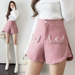 Shorts eleganta tweed shorts för kvinnor pärlor pärlor falska fickkoreanska kvinnor shorts rosa vita svarta ull shorts kvinnor bred ben slits