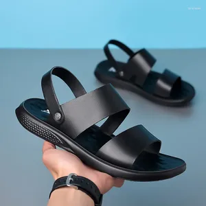 Sandálias 2024 homens genuínos de couro em sapatos de verão para homens ao ar livre casa interior plataforma masculina praia casual