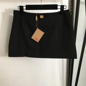 シンプルな手紙スカートレディースプラスサイズのドレスブラックポケットデザイナードレス女性贅沢なスカートショートパーティードレス