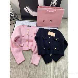 Designer MM23 Autumnwinter New Casual Simple Letter Etikett Handduksmaterial Slim Sticked Cardigan Coat Lwzh