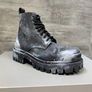 Herrenmode, lässiger Knöchelstiefel, klobiger Absatz, schwarzer Designer-Schnürstiefel