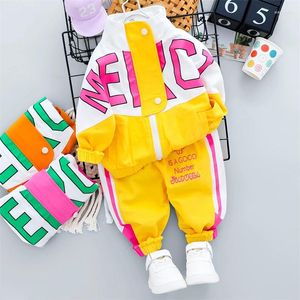 Kläder sätter barn Autumn Clothes Set Baby Girl Suit Kids Fashion Letter Sparcing Top Pants 2 Pieces Toddler Boys Sport 0 1 3 4 Yrs