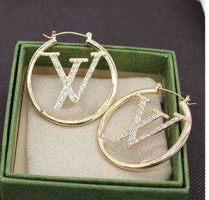 Mode guldpläterad designer örhängen örhängen varumärkesdesigners geometri bokstäver kristall hoop örhänge bröllop juveler för kvinnor