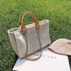 Borsa alla moda Borsa a mano firmata Borse da spiaggia da donna Borsa tote in tela con ricamo di perle di lusso di grande capacità Borsa da shopping a catena classica con senso di lusso da donna