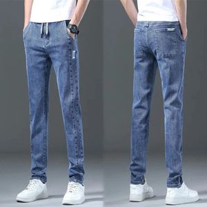 Casual Men Thin Drawstring Slim Denim Byxor Autumn Korean Bekväm enkelhet Elastiska midja byxor tonåringar cowboy jeans 240226