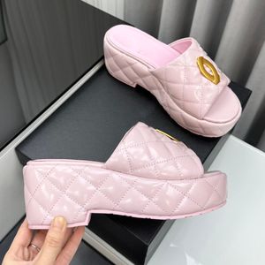 Summer Womens Wedge Platform Heels Slippers Slip On Sandals Designer Hardware Matelasse Quilted Texture Slides Outdoor Casual Beach Shoe Pink Black Mules