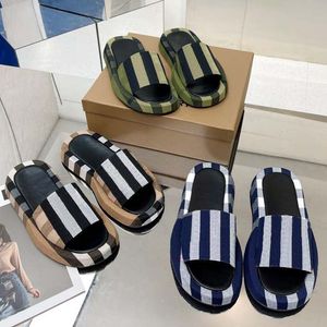Kapcie designerskie kapcie damskie marka pasiaste marka plażowa marka zewnętrzna marka klasyczna moda letnie kapcie sandały Kobietflat 01