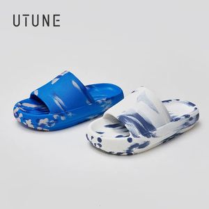 UTUNE Splash Ink Sandália Slides para Homens Casal Mulheres EVA Macio Sola Grossa Verão Fora Sapatos Original Ao Ar Livre Praia Banho Chinelo 240306