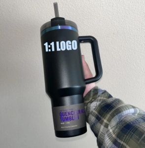 Black Chroma 40oz Söndürücü H2.0 Kahve Kupaları Açık Kamp Seyahat Seyahat Araba Kupası Paslanmaz Çelik Tumblers Silikonlu Hediye İçin Silikon Saplama ABD Stok 311