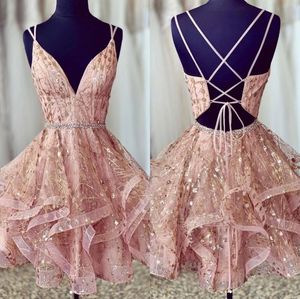 2023 Bling Gül Pembe Kısa Prom Homecoming Elbiseler fırfır vneck kristal boncuklu kanatlar kokteyl parti elbisesi akşam resmi tatlı 18541058