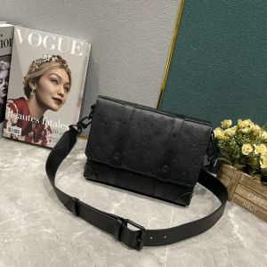 Lyxdesigner Män och kvinnor Messenger Bag Bagsmatte svart färg liten klassisk handväskbox lämplig för dagliga livsmode all-match bör