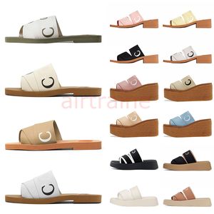 2024 modedesignerplattform Woody Luxury Canvas broderi Beige Brown Summer Slippers Flat Square Sandaler Sandaler Famous Womens Soft Beach White Black Pink