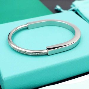 Hot Lock Horseshoe Titanium Steel Half Diamond Bracelet Rose Gold Jewelry LIW8