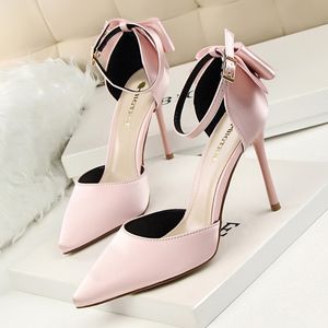 Summer Woman Wedding Dress Shoes Fashion Pink Satin Pumps Sexig Pointed Toe 8cm 10cm Högklackade söta flickor Party Sko Storlek 35-43