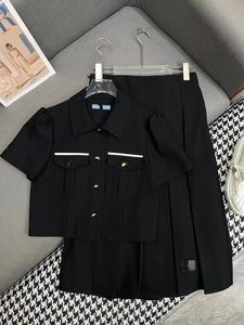 2024 Spring Black/White Women's Dwupoziomowe Dress Designer Buttons Pockets Pockets Kurtki i długie spódnice Zestaw 3065