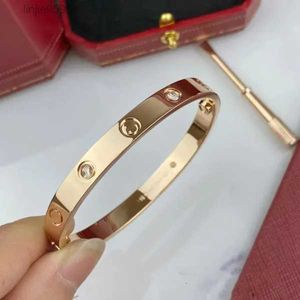 20242024 Bracciale in oro spesso con portagioie da sposa aperto in argento 18 carati a forma di V con tacca da donna 2sssss