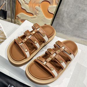 Mode tofflor Kvinnor Designer Sandaler Kvinnor Slipper Herr Metall Buckle Casual Loafers Shoes Outdoor Beach Slides Platta tofflor Botten med äkta läder 35-41