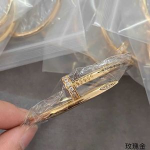 Оригинальный позолоченный браслет 1to1 Cartres V Mijin с гладкими ногтями, CNC High Edition, 18-каратная роза с надписью, прибитая вместе, для пар