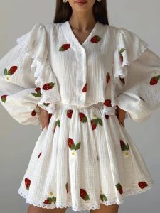 ドレスホームスーツ女性パマコットンリネントップスカートセットサマーストロベリーパターンラッフル長袖ボタンブラウスミニスカートの衣装