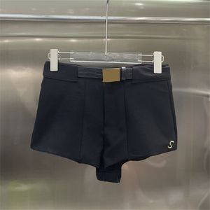 Mini pantaloncini firmati da donna di lusso neri Pantaloncini sexy con ciondolo a lettera Cintura pantaloni corti neri di marca