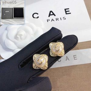 Kolczyki z klasycznym projektantem Kolczyki wysokie luksusowe kolczyki na uszach moda miłość prezenty Pearl kolczyki prawidłowe 240306