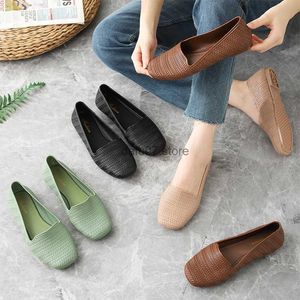 Sandálias moda casual rasa plana versátil sandálias para mulheres cobre saltos preguiçosos pessoas plástico à prova dwaterproof água sapatos de praia externo