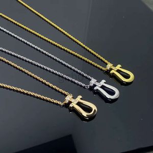 Desginer Freds Jewelry Fei Jia v Gold Red Thick Chain Health Diamond Horseshoe Necklace Smooth Rose Gold18Kボタンヘッドジュエリー