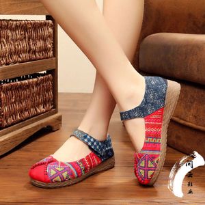New national womens shoes flat sole single shoes Yunnan embroidered shoes cross embroidered round square head rubber sole soft sole