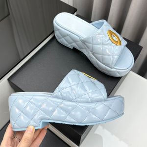 Womens Wedge Platform Heels Slippers Slip On Sandals Designer Hardware Matelasse Quilted Texture Slides Mules Rubber Sole Outdoor Beach Shoe Pink Yellow Baby Blue