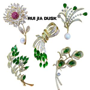 Dresses Rui Jia Dusk Fashion Temperament Feather Brooch Gem Senior Women Temperament Creative Pin Suit Dress Jewelry
