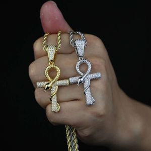 Nytt hiphopguldpläterat bling CZ Cross Pendant Halsband smycken Kvinnor Män isade ut diamant Ankh Cross Pendant med Snake