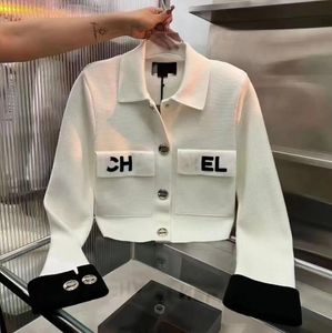 Designer Top Quality Lapel Polo Women's Jackets Fashion Bröstficka Alfabetet Broderi Tryckt Metal Buckle Sticked Long Sleeved Cardigan Jackets