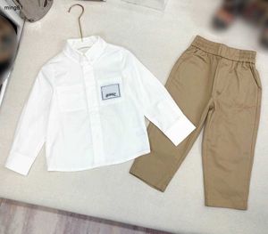 Varumärkesbarnsspårsräder högkvalitativa Baby Tvådelar Storlek 100-160 Kids Designerkläder Långärmad skjorta och Khaki Pants 24mar