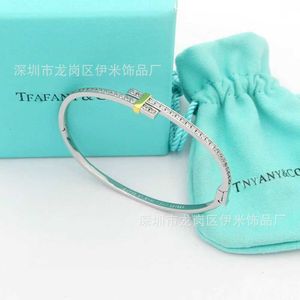 Lekkie luksusowe Tiffayss Nowa podwójna kolorowa bransoletka T z diamentową osadzeniem dla zaawansowanej i wszechstronnej mody Ffeu