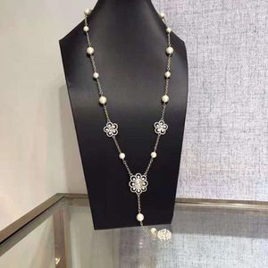 Designer channell Flower Water Diamond Pearl Necklace Brass Material Neckchain Women