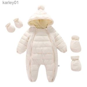 Footies Baywell Kış Bebek Kız Erkekler Snowsuit Bebek Fermuarı Tek Parçaları Pompom Kapşonlu Romper Footies+Eldivenler+Ayakkabılar 0-24M YQ240306