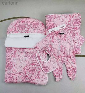 Footies Choilers Designer Vintage Finoral Rompers +Wraping Blankets Fashion Bag Fashion Letter New Born Blorsuits Soft Cotton Pibs Complements 240306