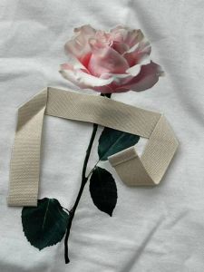 T-shirt 2023 Wczesna jesień Nowy biały top różana okrągła szyja dla mężczyzn i kobiet proste