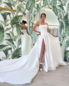 بالإضافة إلى حجم رائع ، فستان زفاف خط الزفاف مكشفات الساتان بلا حمال