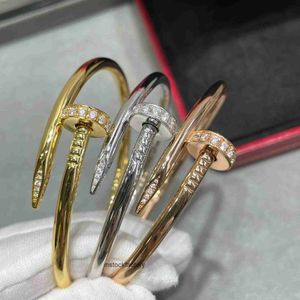 Original 1to1 Cartres V Gold Plated Mijin Smooth Nail Bracelet CNC High Edition 18k Rose with Word Printing Nailed Together for Couples UQN2