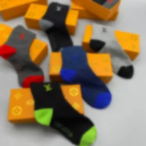 Designer Multi Color Cotton Invisible Socks Män och Womens Matching Classic Letter Breattable Strumpor Mixed Medium Sports Sock