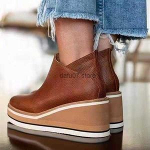 Dress Shoes Large slope heel short boots womens 2021 autumn winter new flat bottom side zipper round head solid color bare thick soled leatherH240306