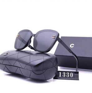 2024 Sunglasses Kadınlar Tasarımcı Lüks Marka CC Güneş Gözlüğü Yüksek Kuaflık Gözlük Erkekler Plaj Kadınları Güneş Cam UV400 Lens Unisex Box