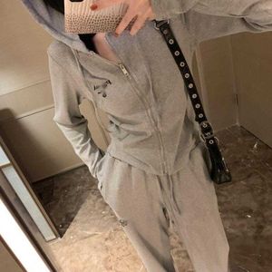 Designer P Home 23 Autumnwinter New Letter Brodery Pit Stripe Thread Cotton Hooded Coat+Pants Set mode mångsidig avslappnad NY8R