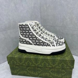 Neue elfenbeinfarbene und schwarze Canvas-Jacquard-Sneaker für Herren und Damen, Freizeitschuhe, Low-Cut 1977, High-Top-Buchstabe, hochwertiger Sneaker, Beige-Ebenholz-Canvas-Tennisschuh, Stoffschuhe 01