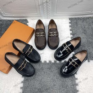 Gratis frakt Vintage Brown Mocassin Designer Shoes 2024 Luxury Kids Toddler Boy Chaussures Patent Black Leather Loafer Sandal med Buckle Dress Sneaker Flats